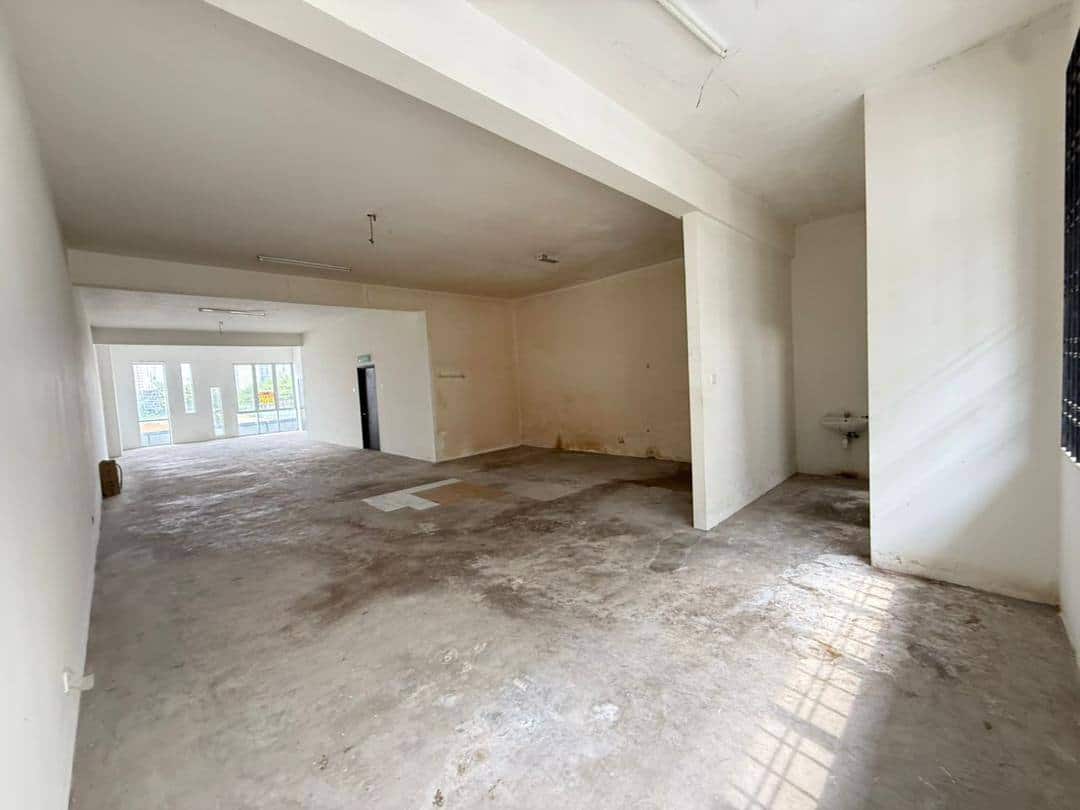 4 Storey Shoplot with Lift Kota Putri 4