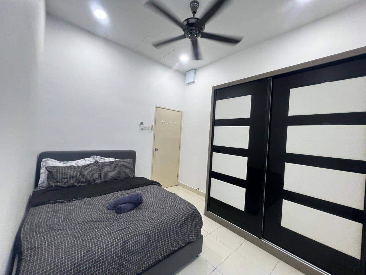 Double Storey Terrace House Sri Austin Lake View 4