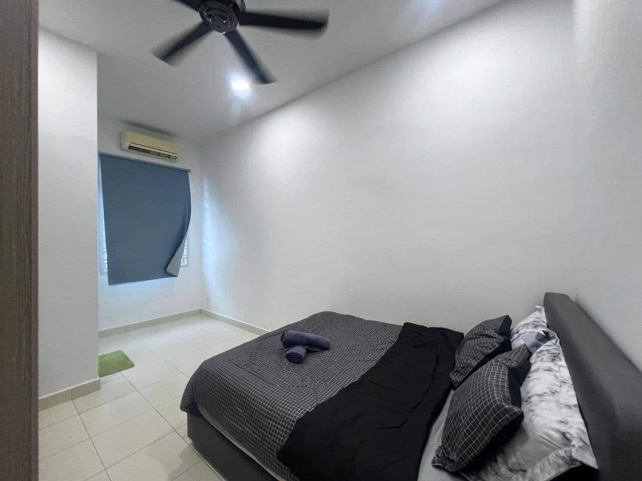Double Storey Terrace House Sri Austin Lake View 5