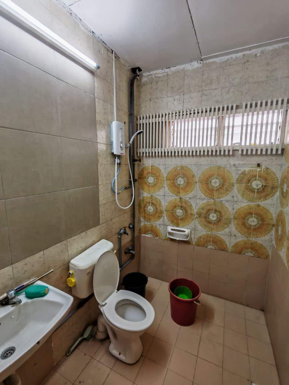 Double storey terrace house Taman Pelangi 9
