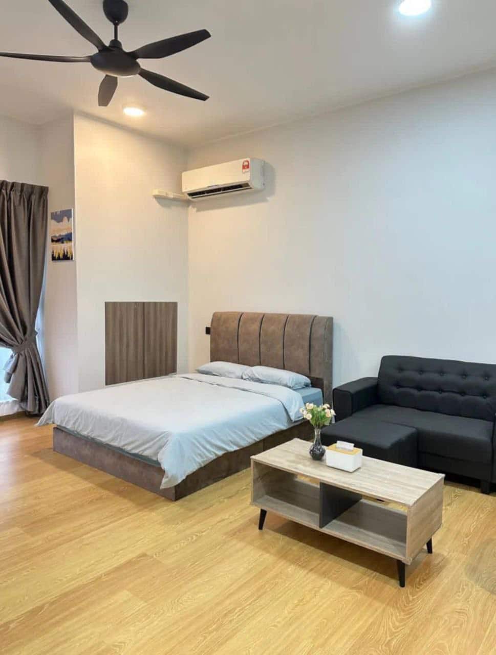 Studio Bay Point Country Garden Danga Bay 2