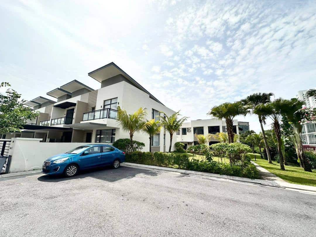 Double Storey End Lot Central Park Country Garden Tampoi