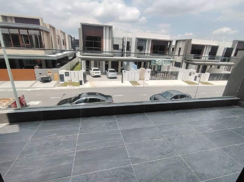 Double Storey Semi-D Jalan Danga Sutera 5