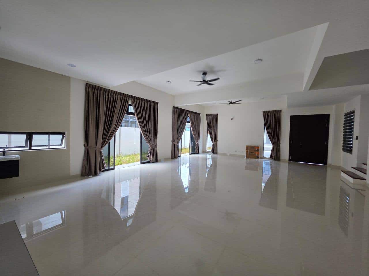 Double Storey Semi-D Jalan Danga Sutera 2