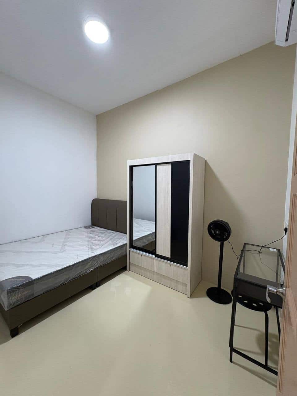 Single storey terrace house Corner unit JB Town 2