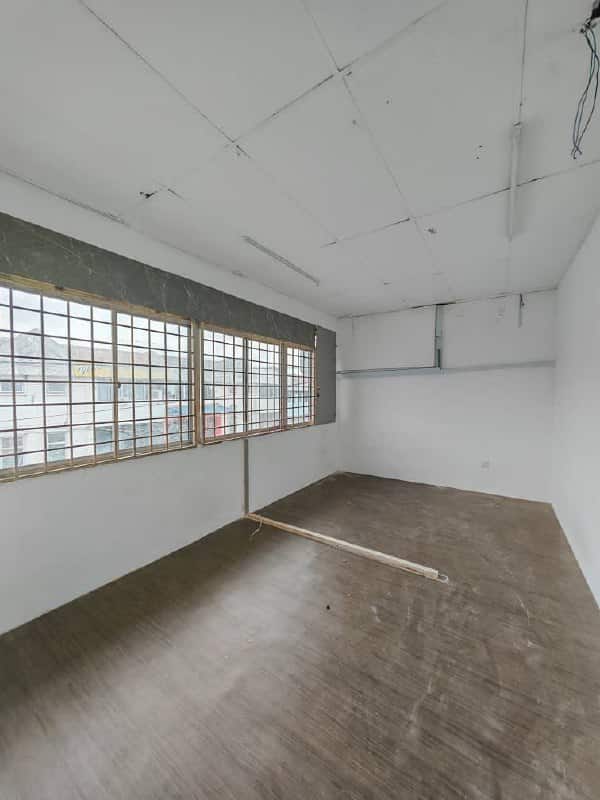 1.5 Storey Terrace Factory Taman Universiti