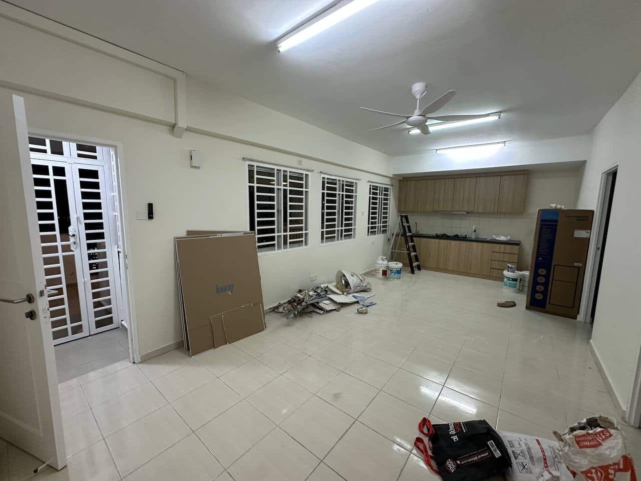 Apartment Embassy Suites (Duta Impian) 1