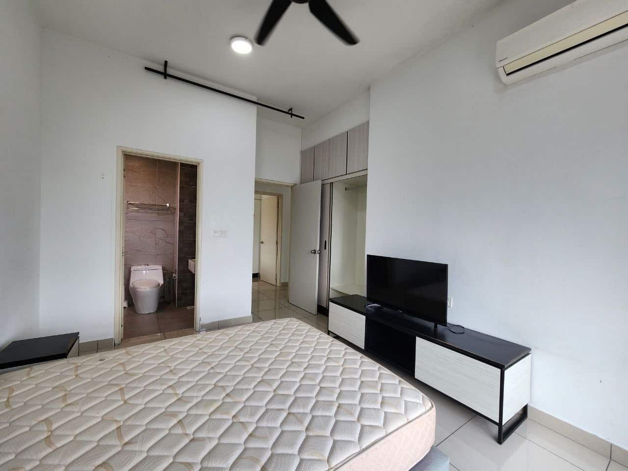 1-Bedroom Amberside @ Country Garden Danga Bay 2