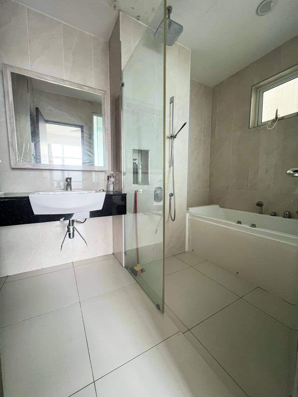 Condominium Paragon Residences 8