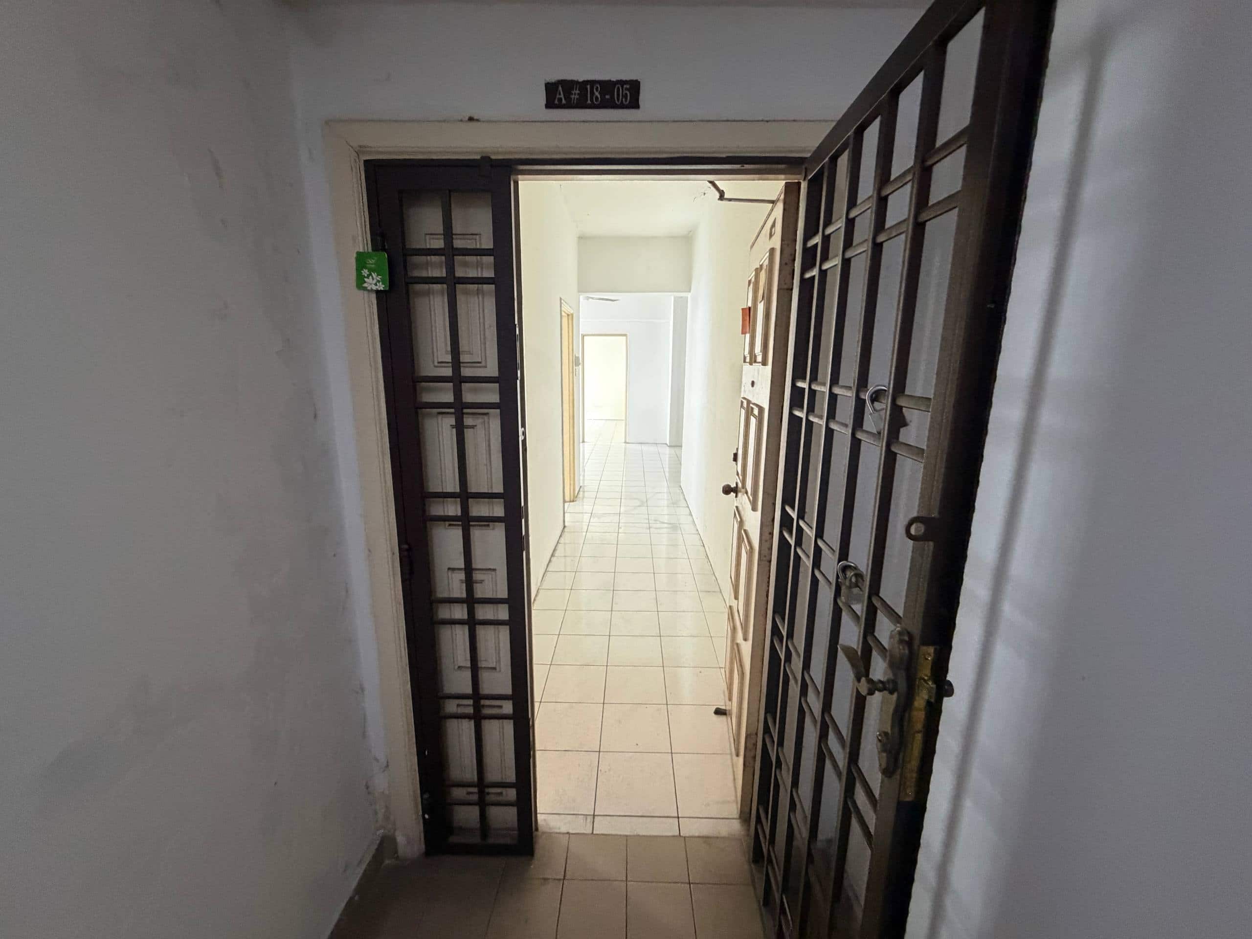 Apartment Larkin Utama 7