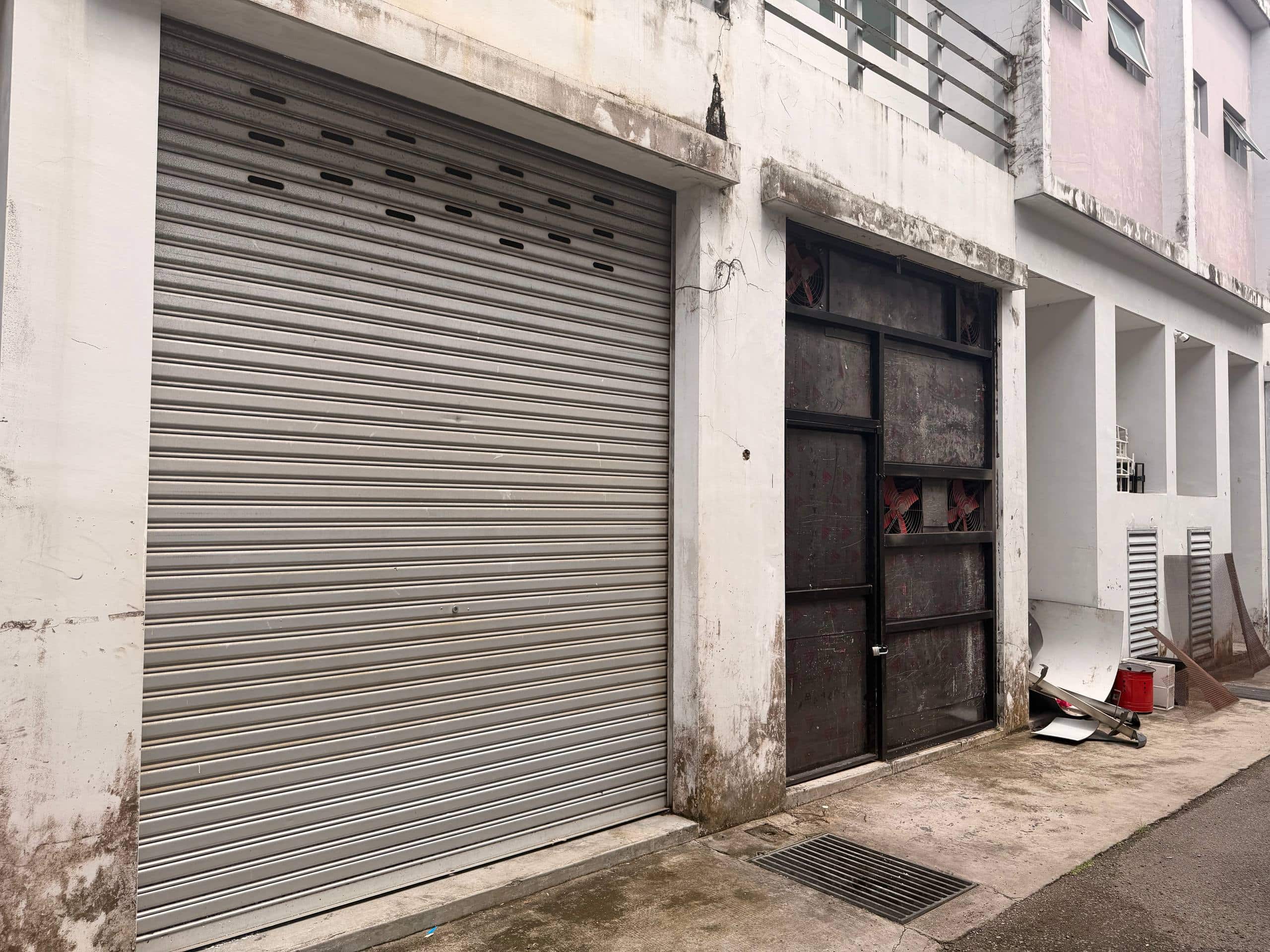 3 storey shoplot (intermediate) ION Medini 1