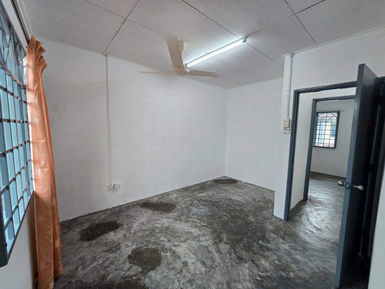 Double Storey Low Cost Jalan Molek 1/2x Taman Molek