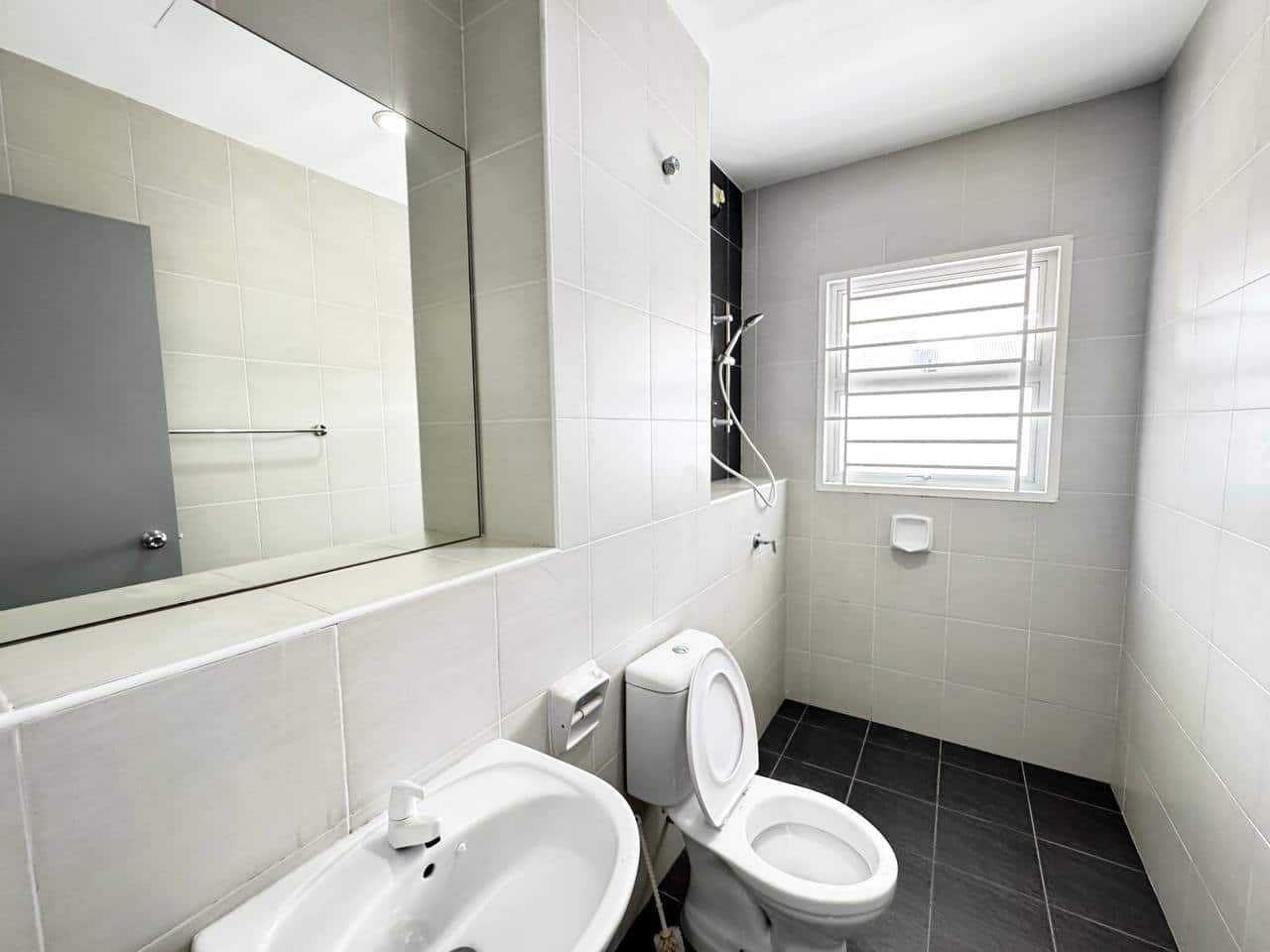 Double Storey terrace house The Golf East 6