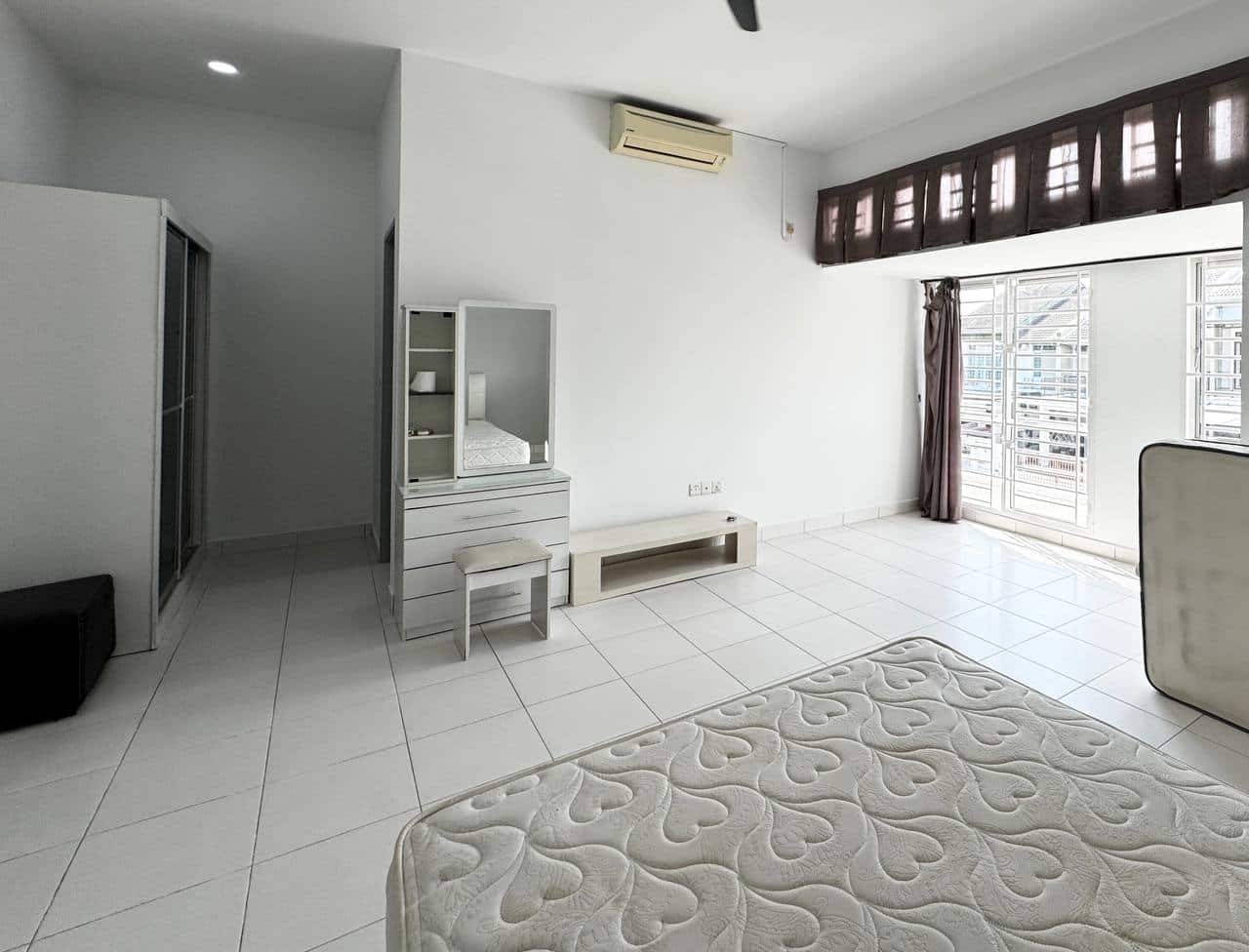 Double Storey terrace house The Golf East 2