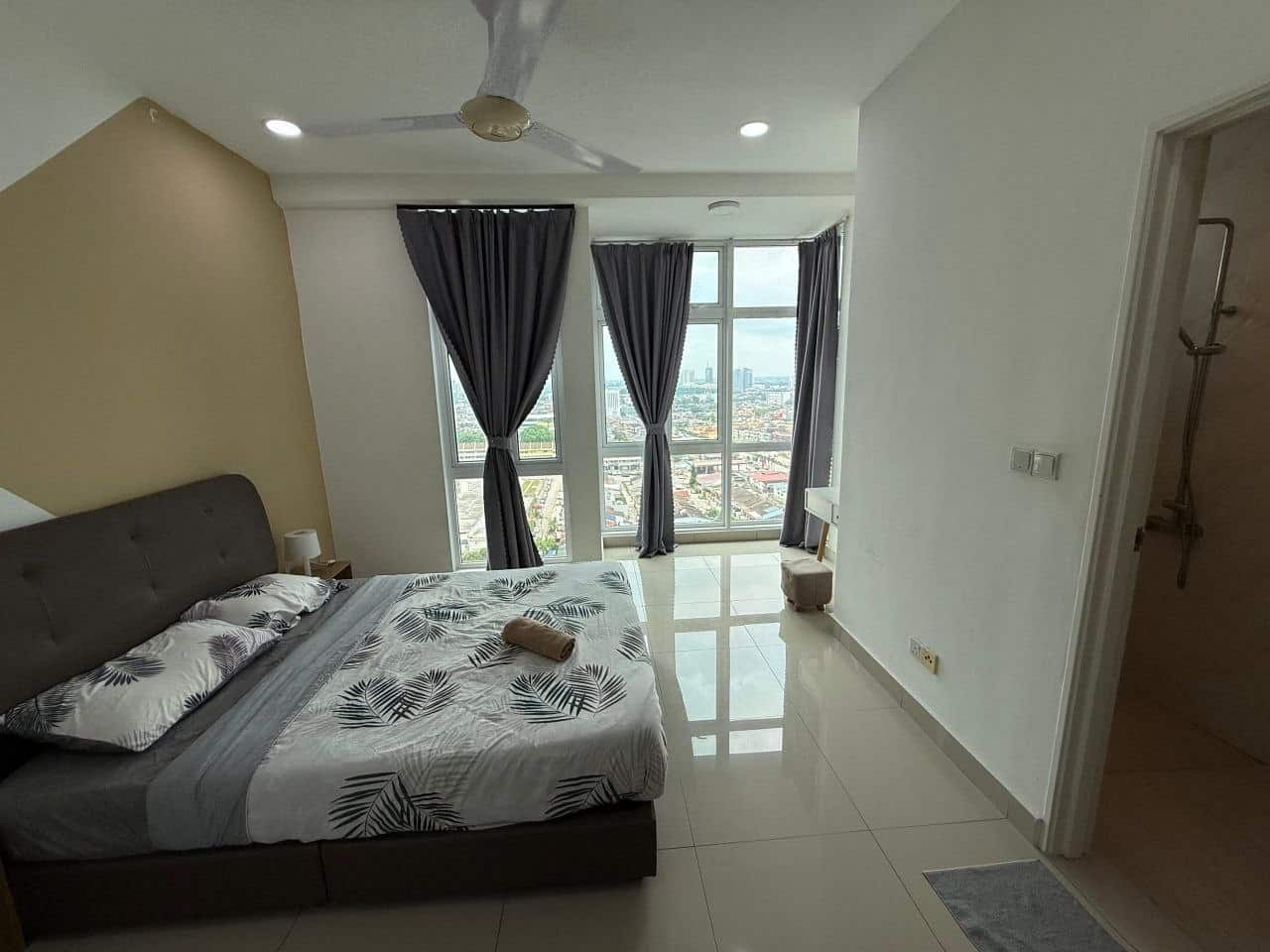 Condo Twin Galaxy @JB Town 4