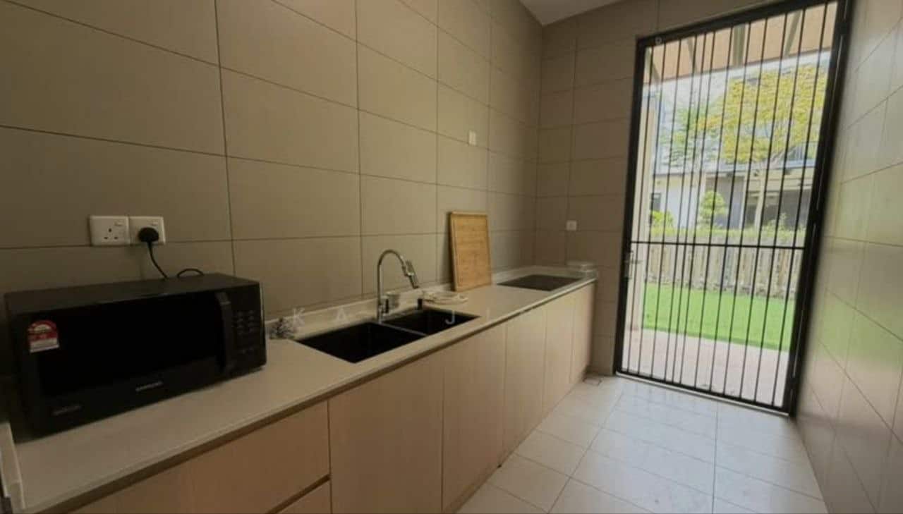 Double Storey House Waterway Residence 9