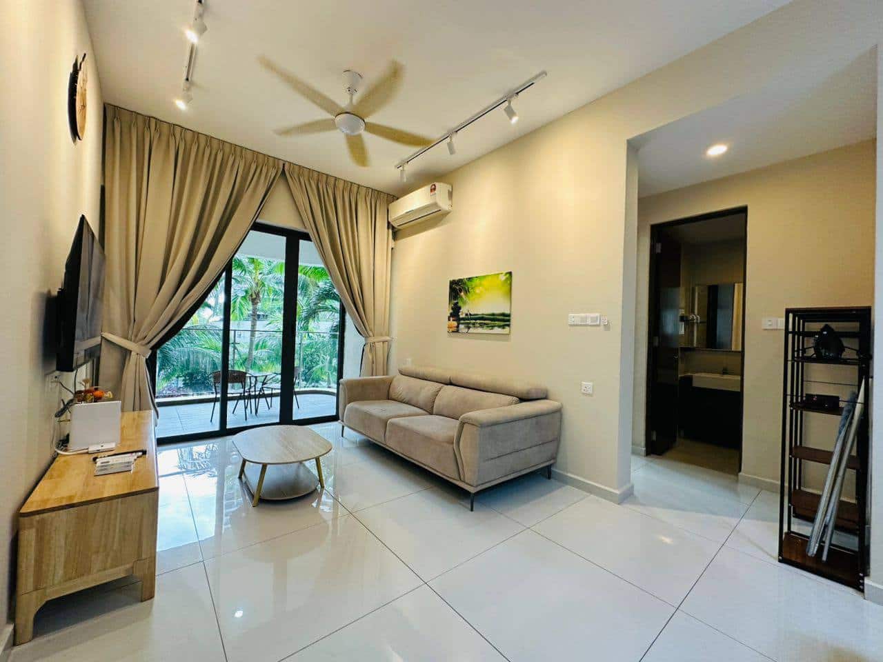 Condo Baypoint Bay Point Country Garden Danga Bay 2