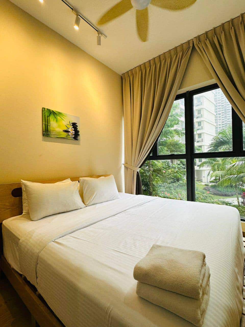 Condo Baypoint Bay Point Country Garden Danga Bay 6