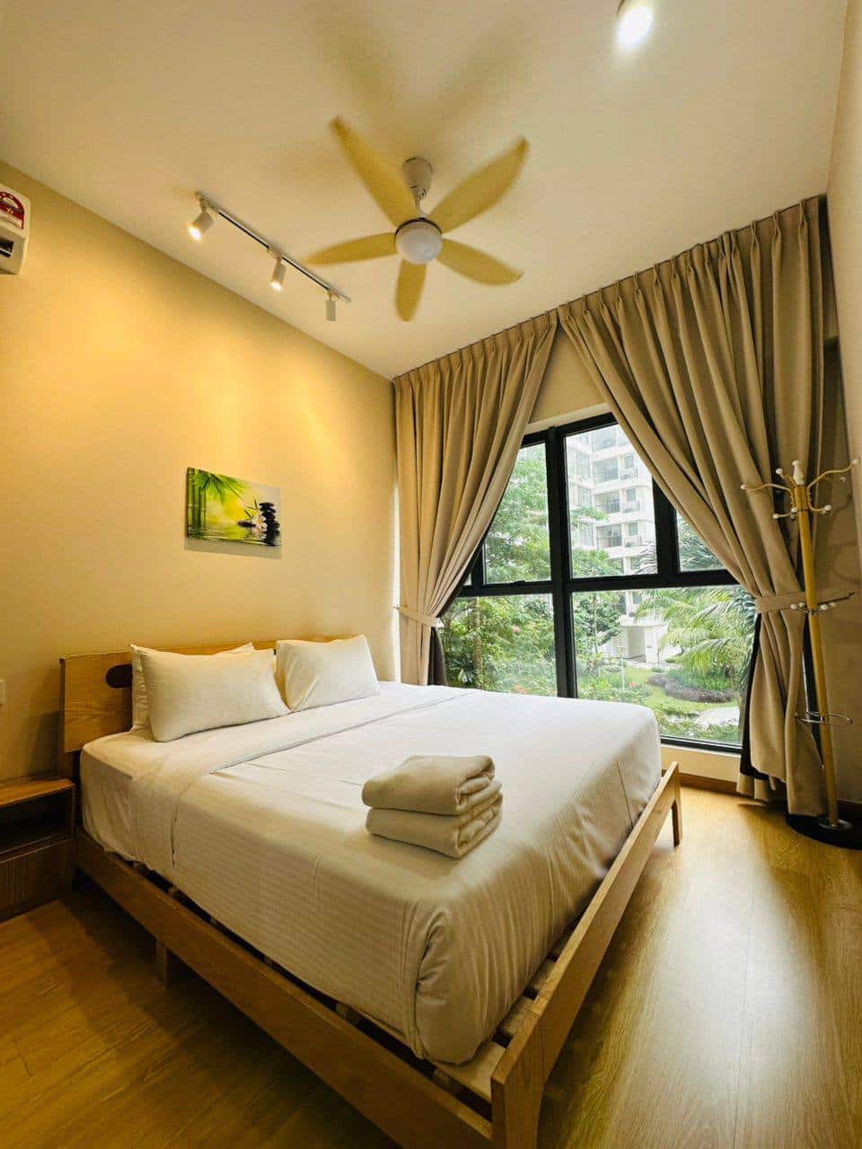 Condo Baypoint Bay Point Country Garden Danga Bay 5