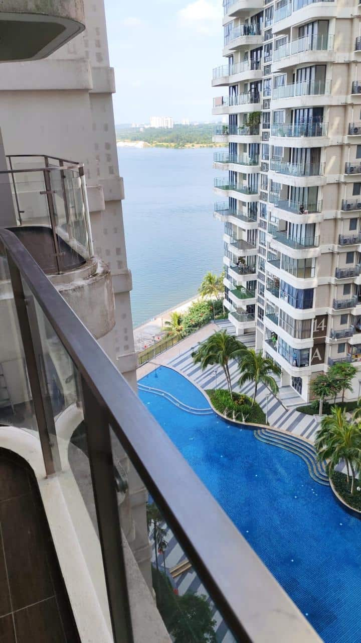 Bay Laurel Country Garden Danga Bay