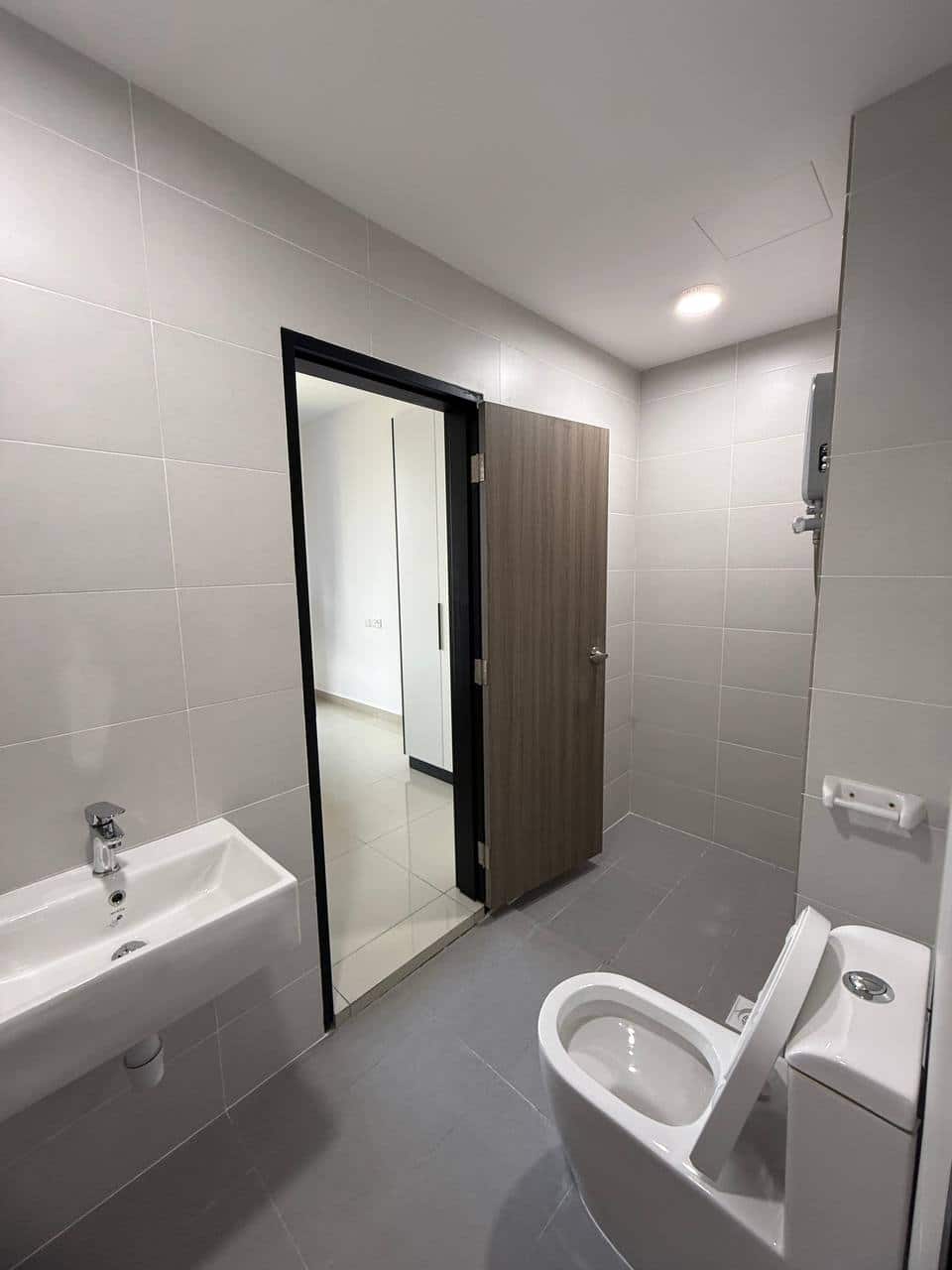 Condominium Trellis Residence 8