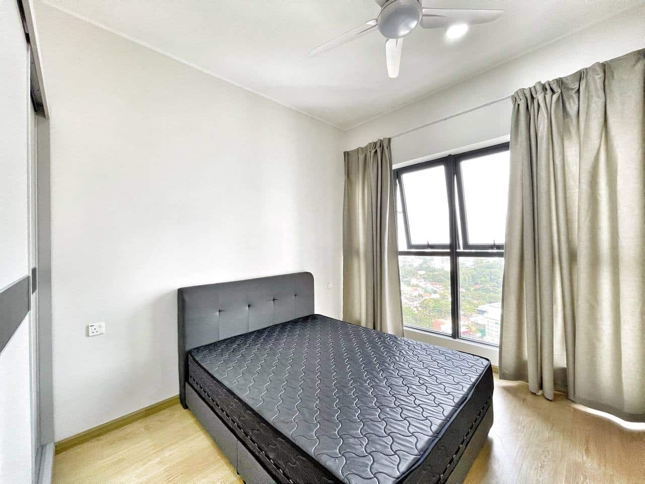 Condominium Country Garden Danga Bay 4