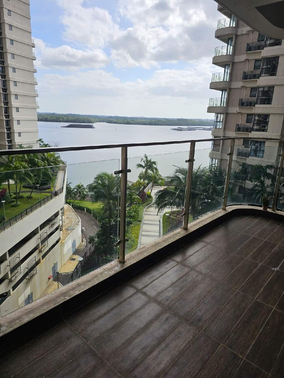 Condo Bay Laurel 2