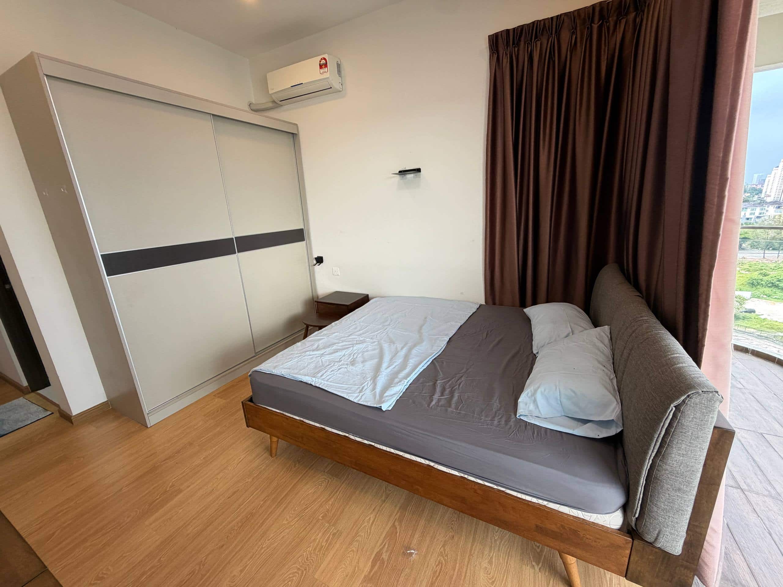 Master Bedroom : RM1,200-RM1,300 4