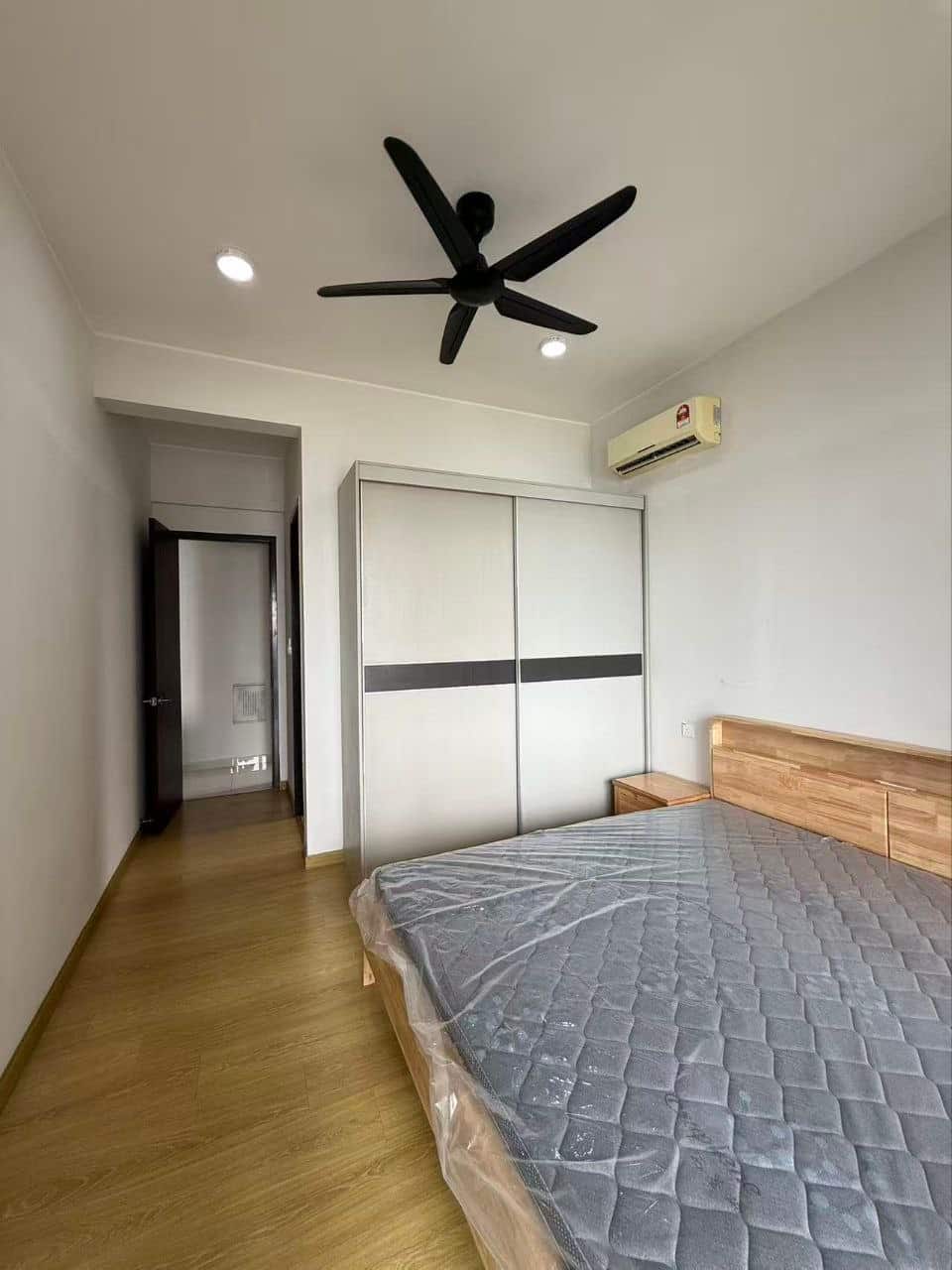 Condo Royal Strand Country Garden Danga Bay
