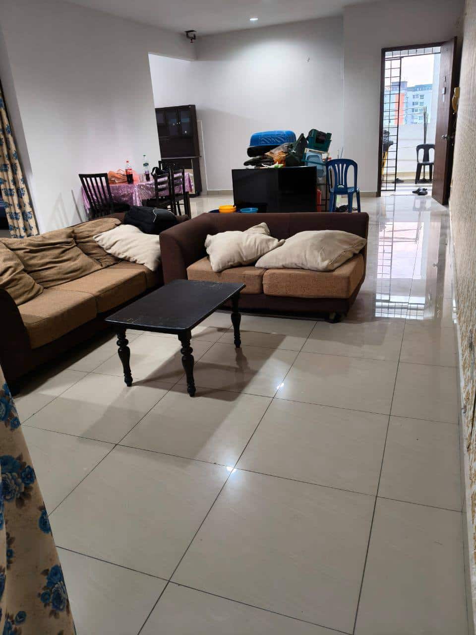 Condo Larkin 2