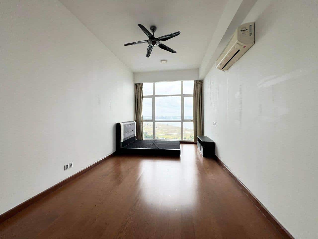 3-Bedroom Straits View 3