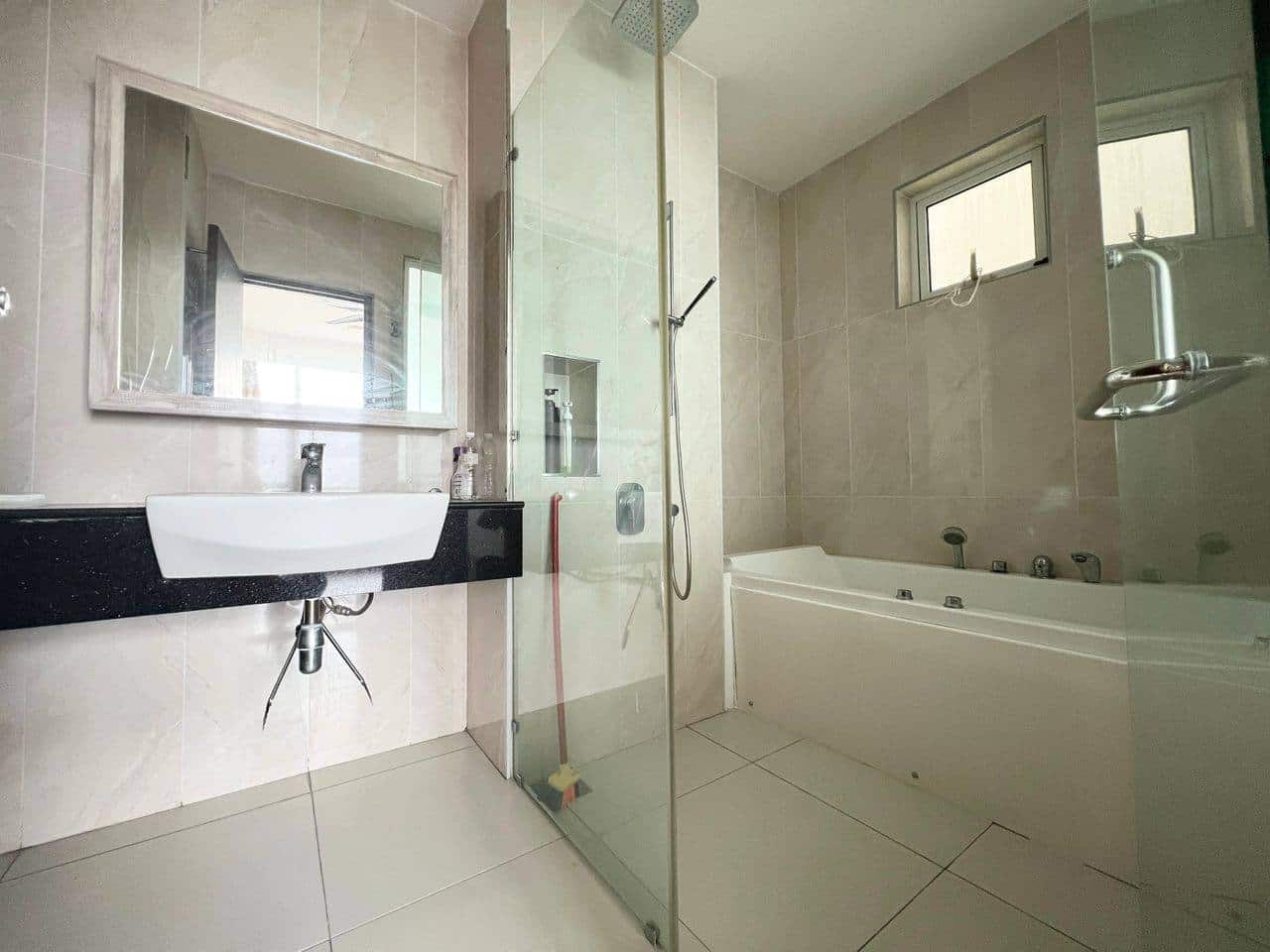 3-Bedroom Straits View 10