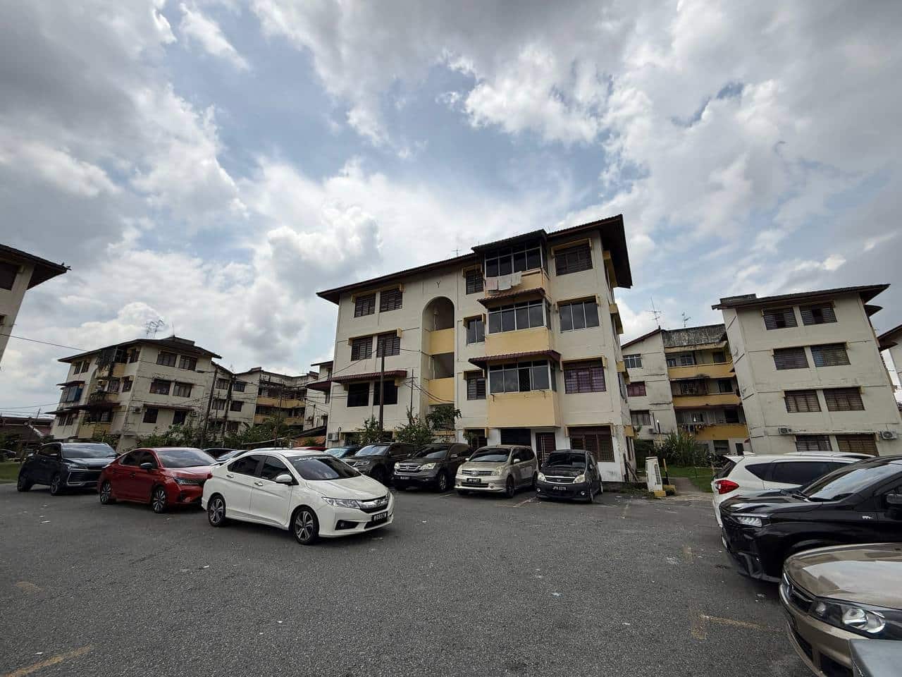 Apartment Taman Perling