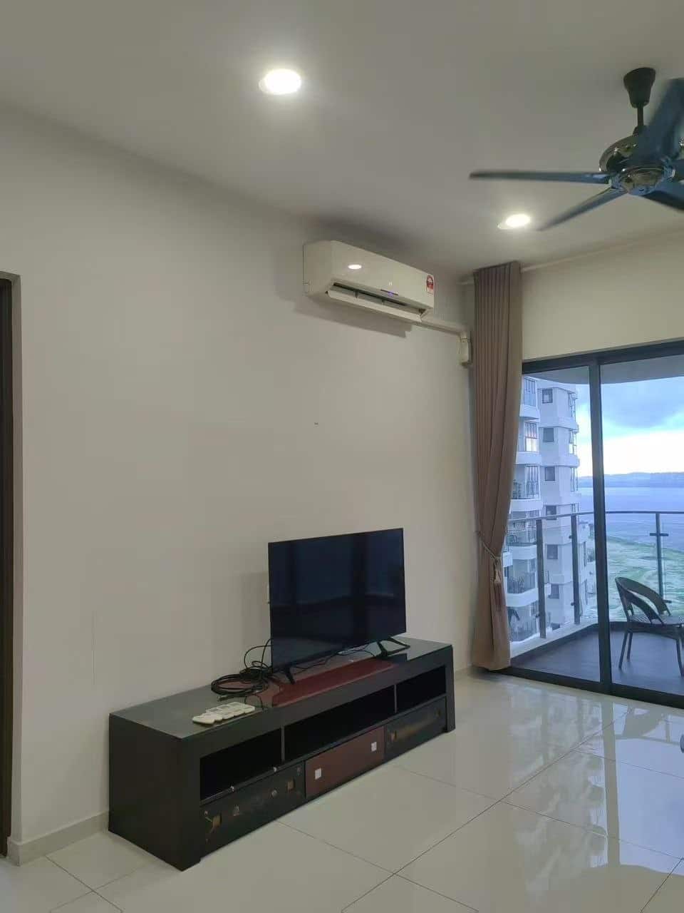 Condo WTL Kings Bay 2