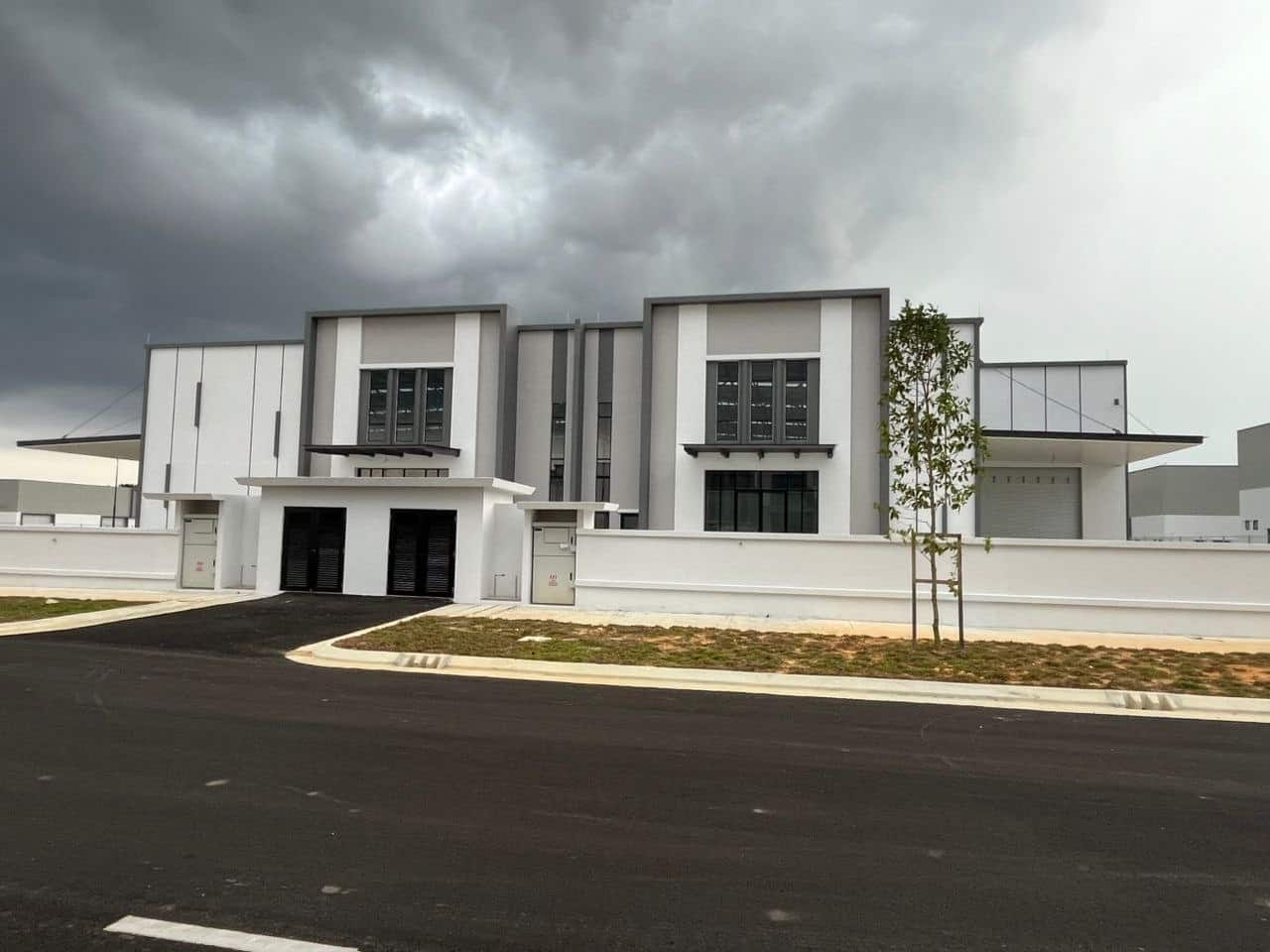 Semi-D Factory Eco Business Park 1
