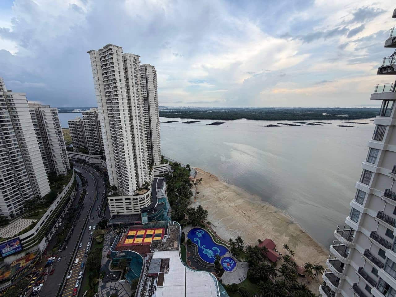 Condo Country Garden Danga Bay
