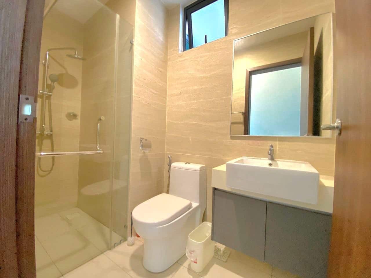 Condo Crescent Bay Suites 5