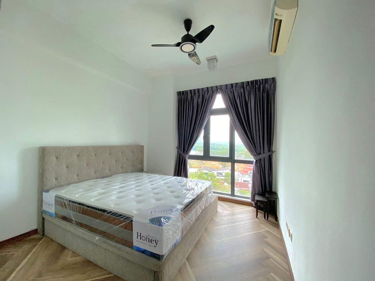 Condo Crescent Bay Suites 3