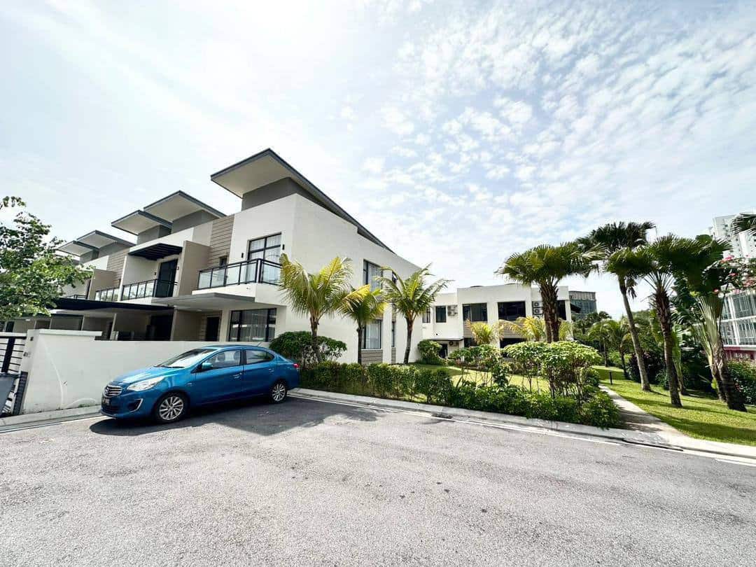 Double Storey End Lot Central Park Country Garden Tampoi