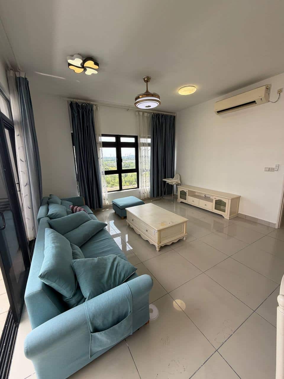 Condominium Medini 4