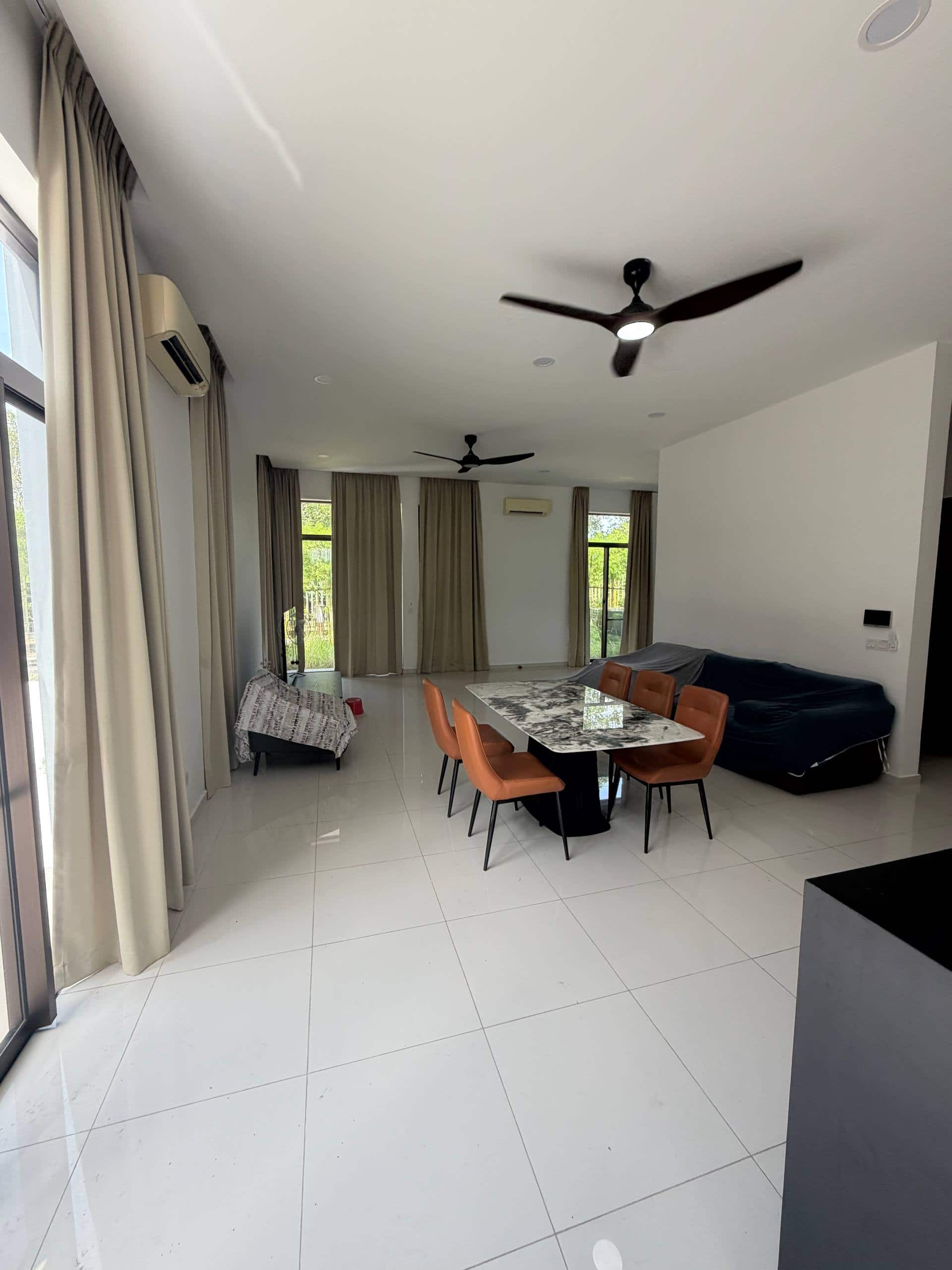 Double sty Semi-D Sakura Residence Medini 2
