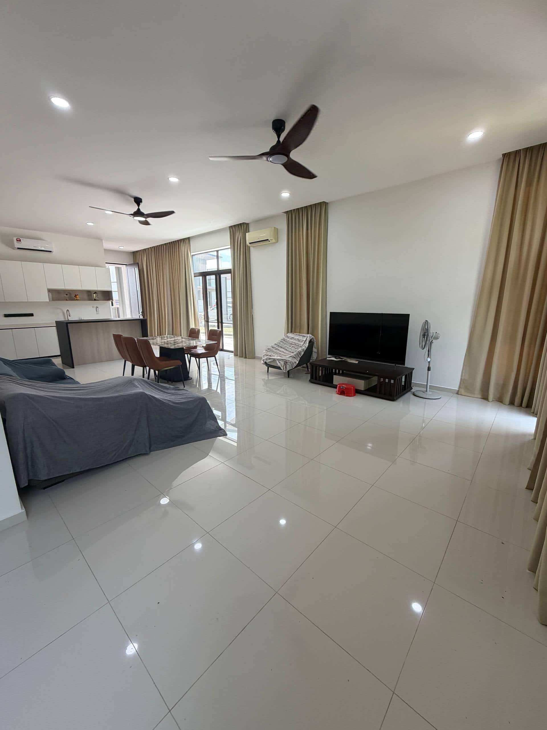 Double sty Semi-D Sakura Residence Medini 4