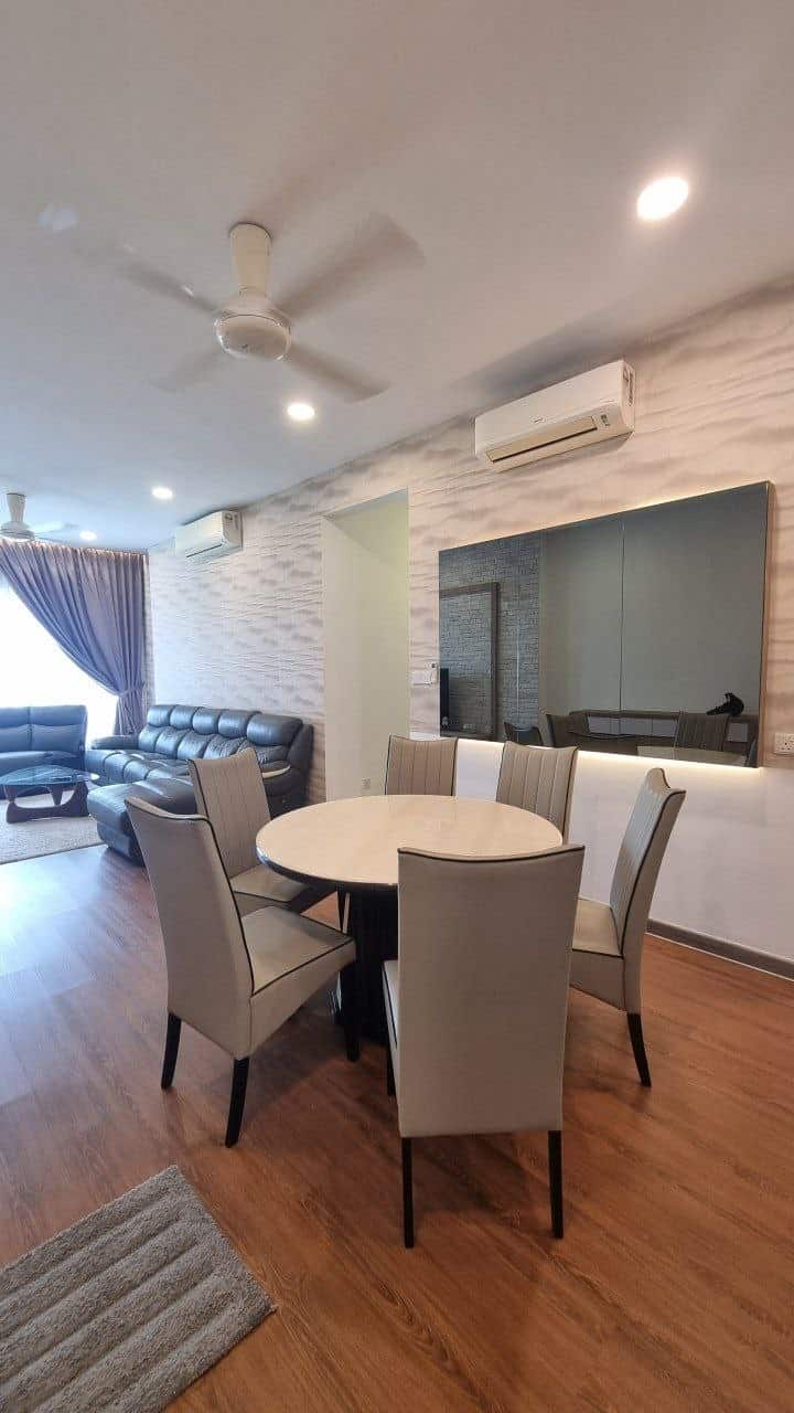 Corner with Balcony Danga Bay 3