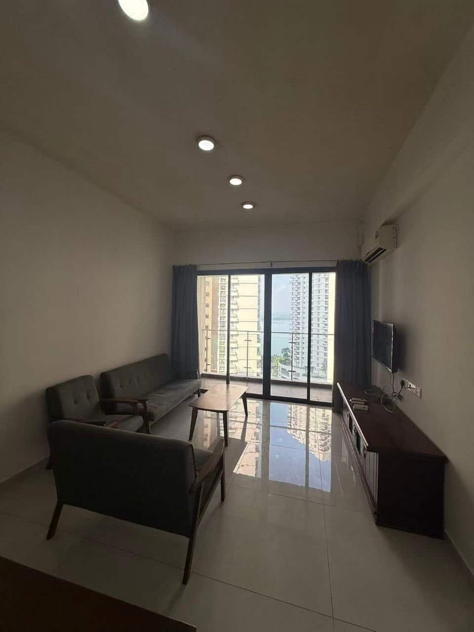 Condo Amberside