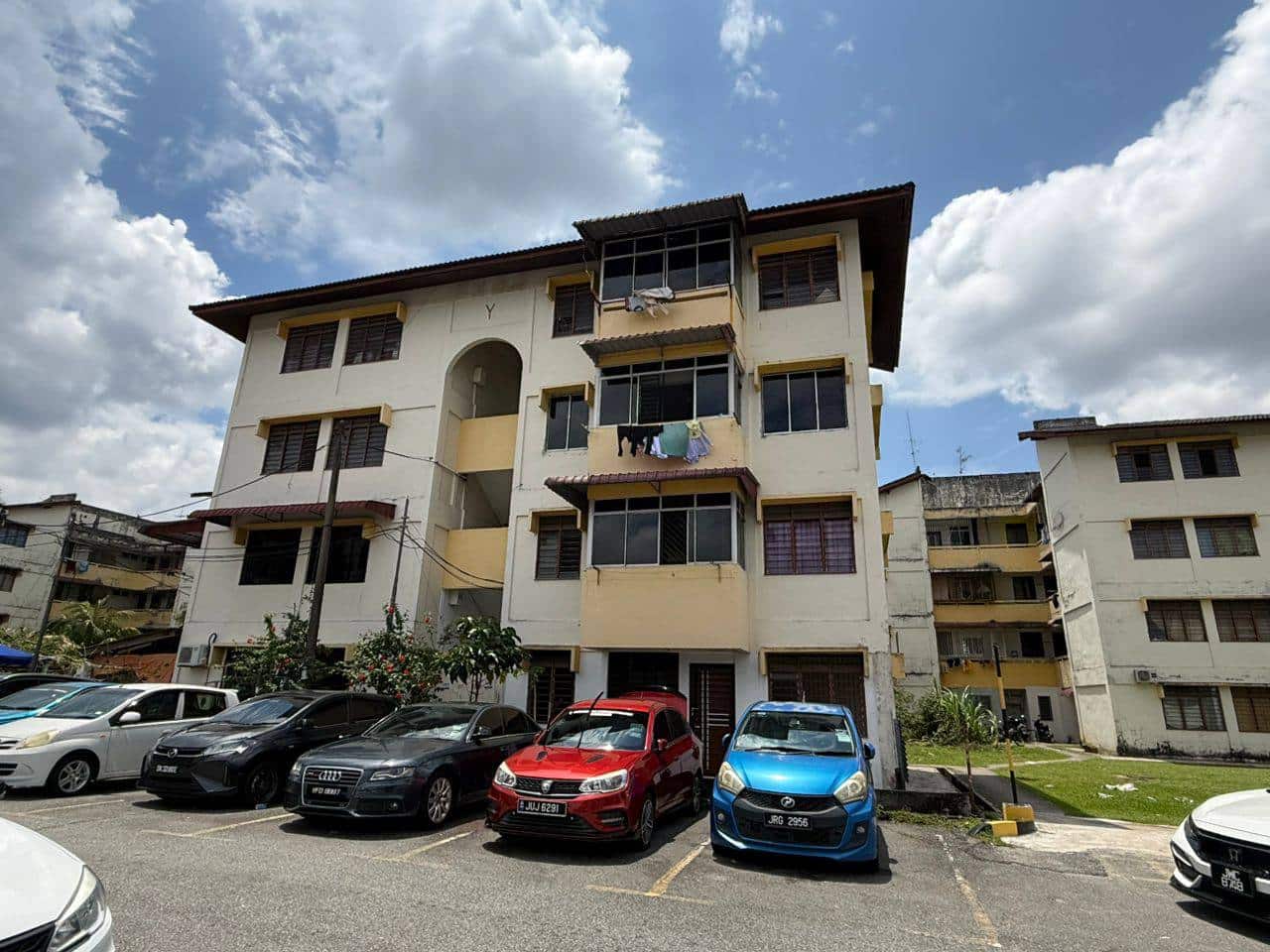 Apartment Taman Perling