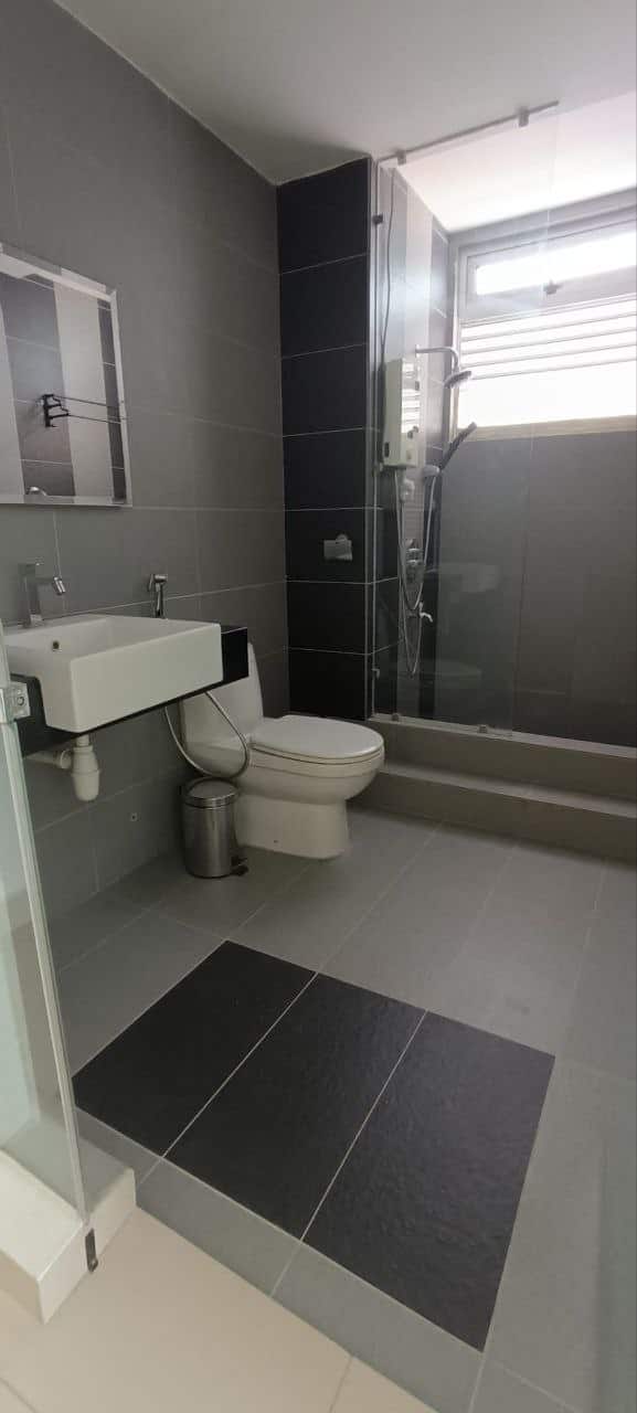 Condo Danga Bay 10