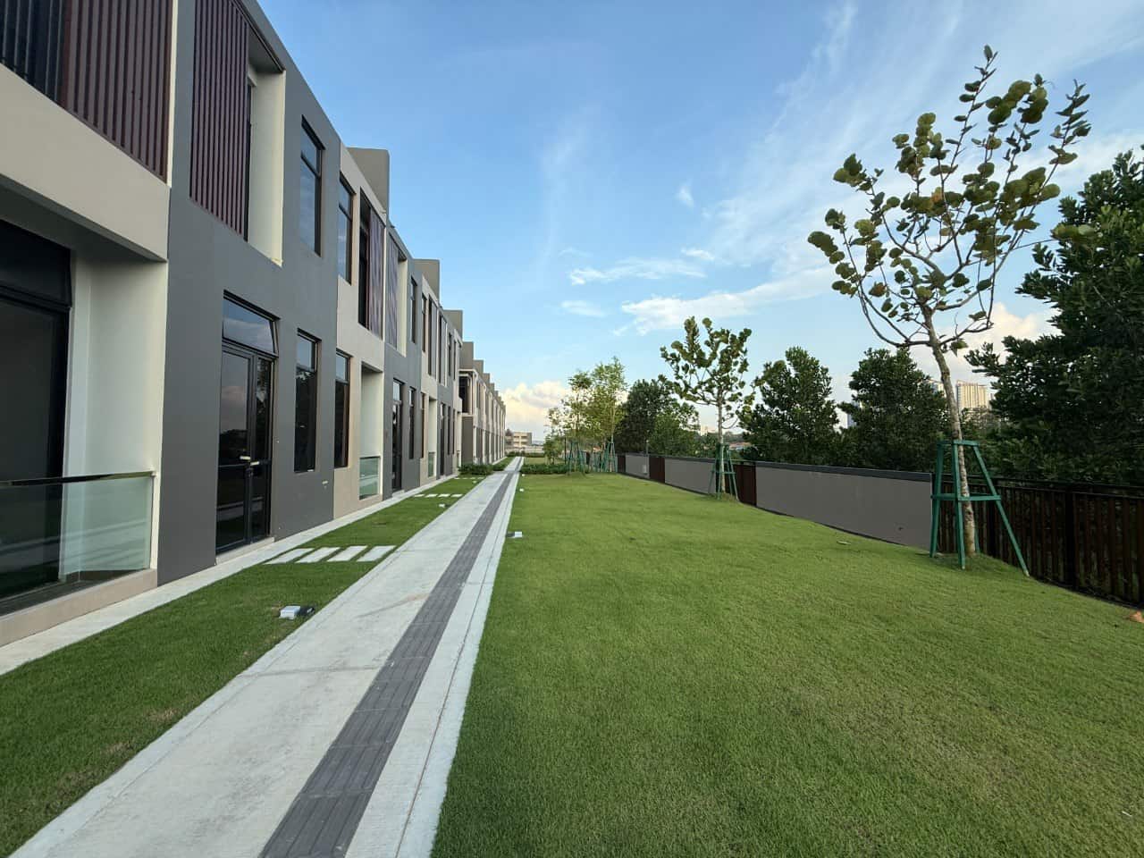 2 Storey SuperLink House Aurora Sentral Resort Villas 1