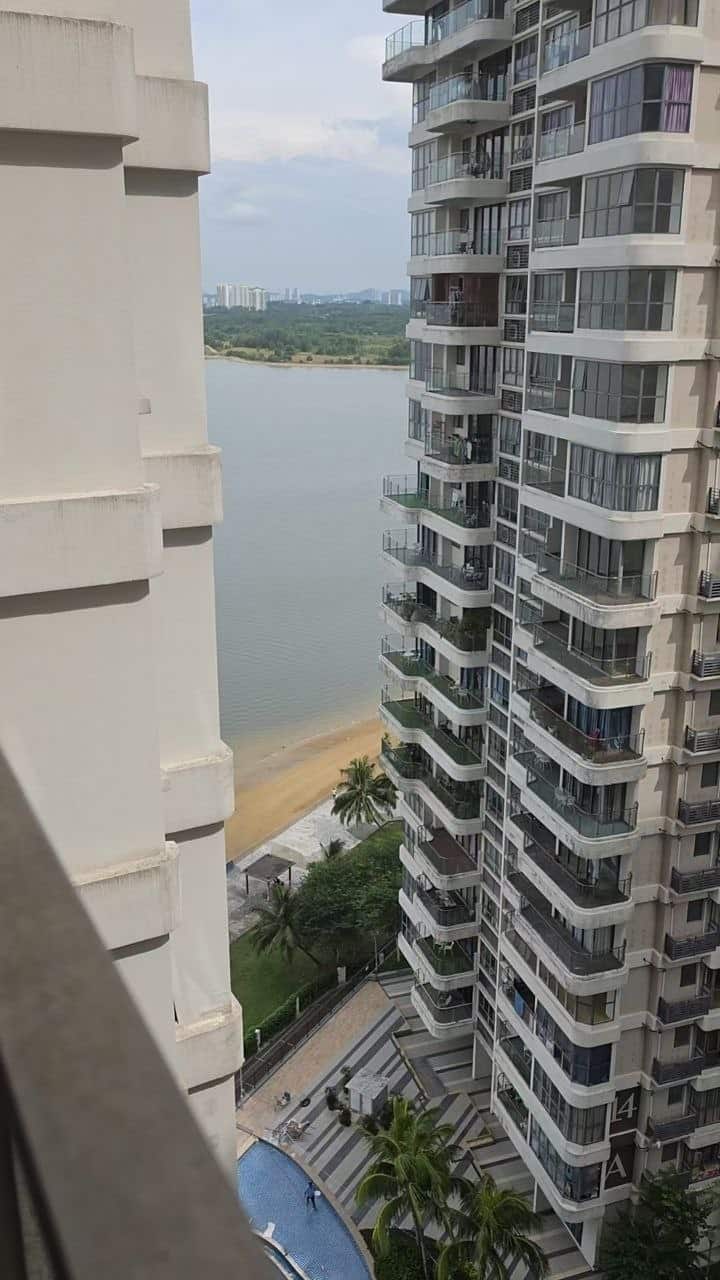 Condo Bay Laurel @ Country Garden Danga Bay 3
