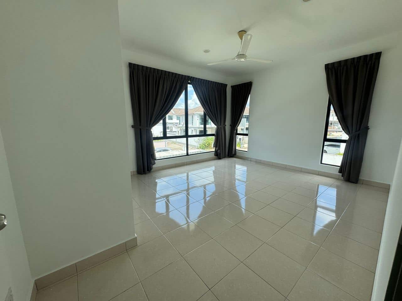 Double Storey Terrace House Austin Duta 2 4