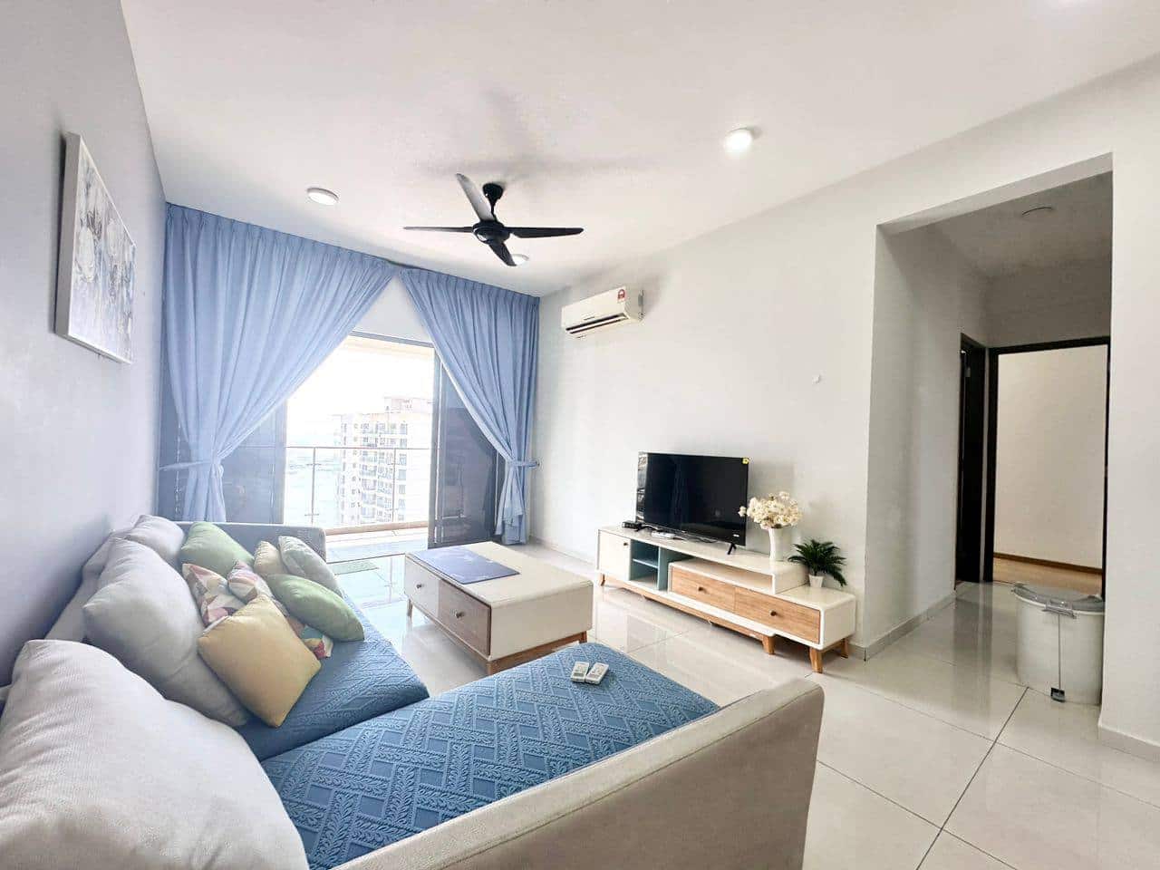 Condo Baypoint Bay Point Country Garden Danga Bay 2